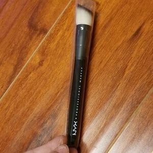 NYX MAKE UP BRUSH